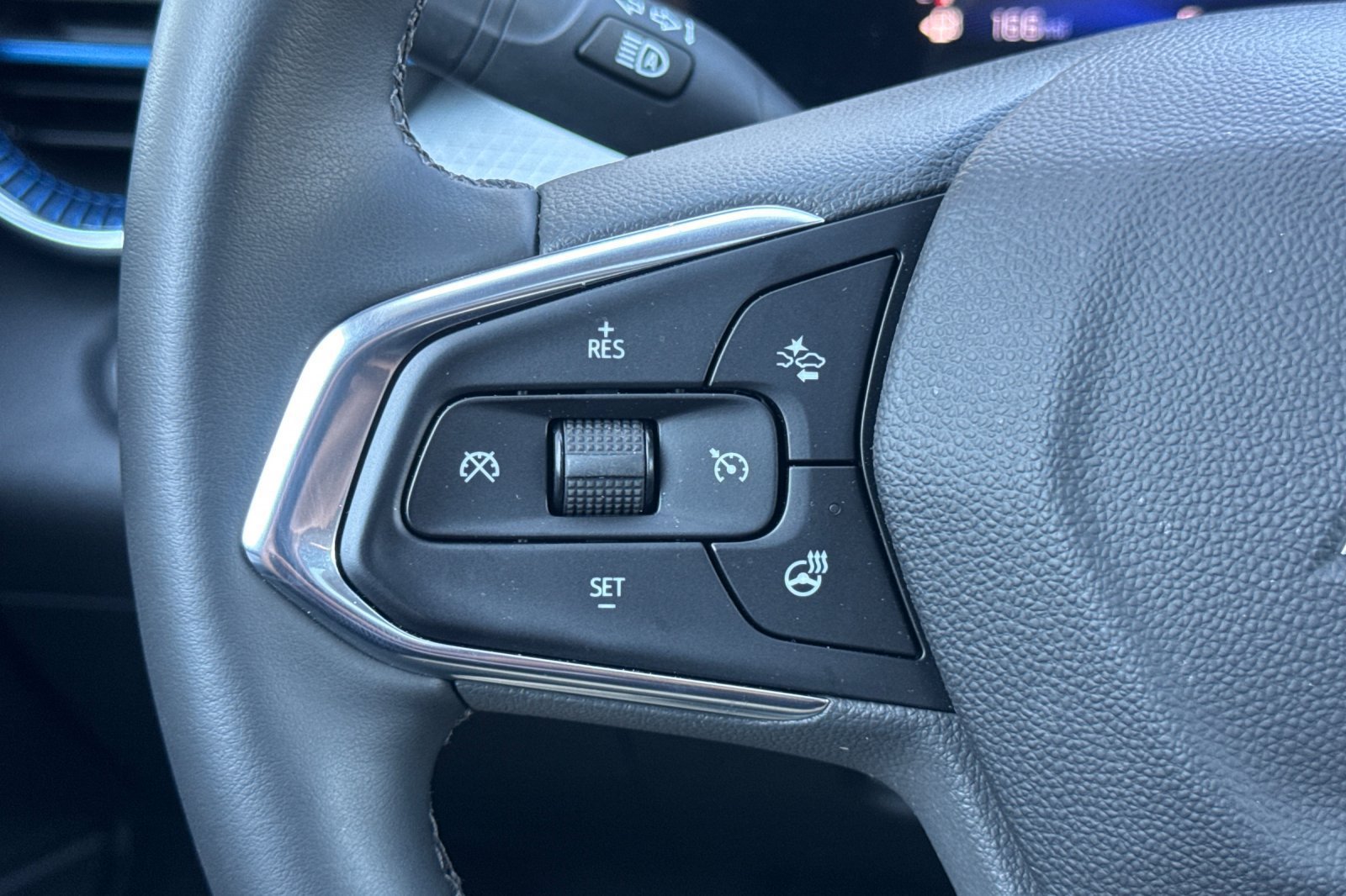 Used 2026 Chevrolet Trax LT w/ Sunroof Package FWD image 34