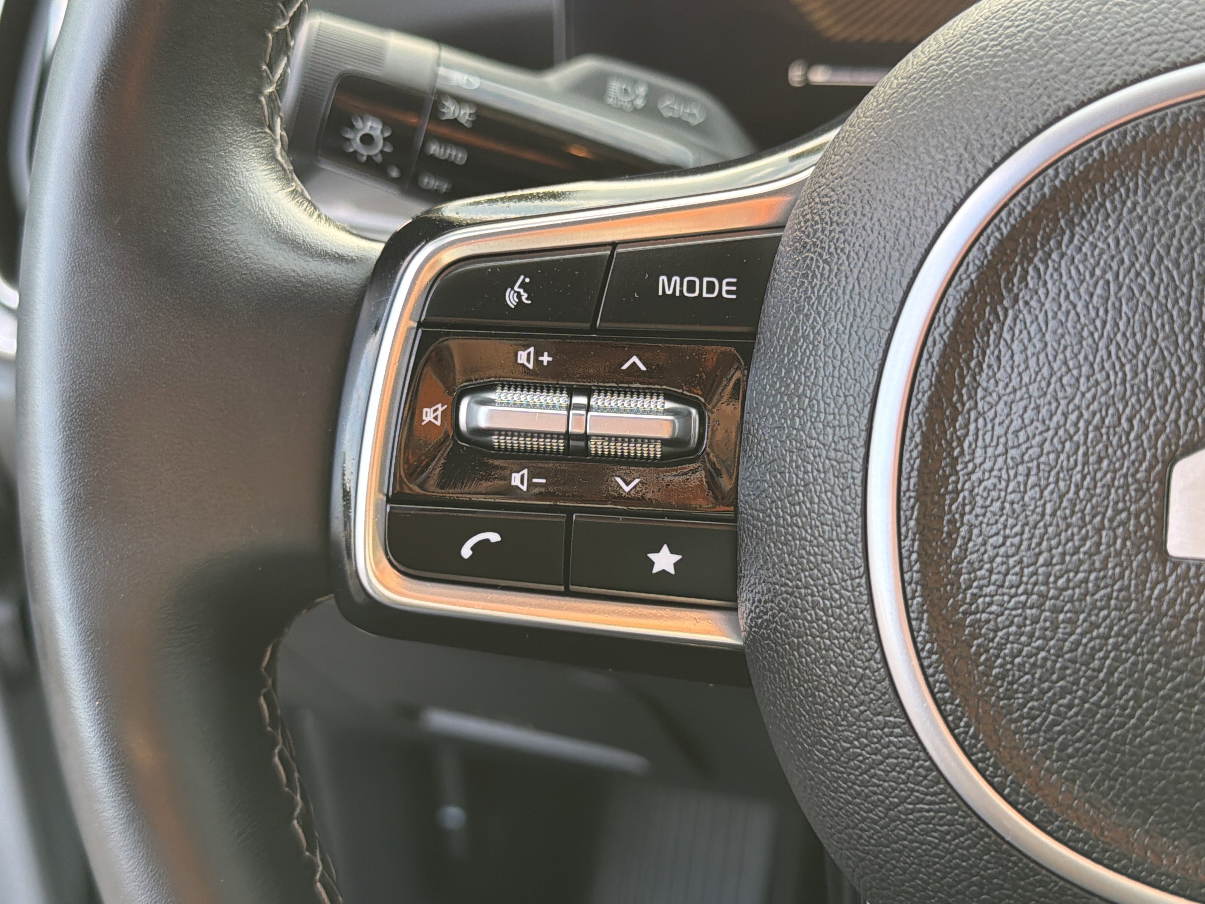 Used 2025 Kia Sorento S FWD image 24