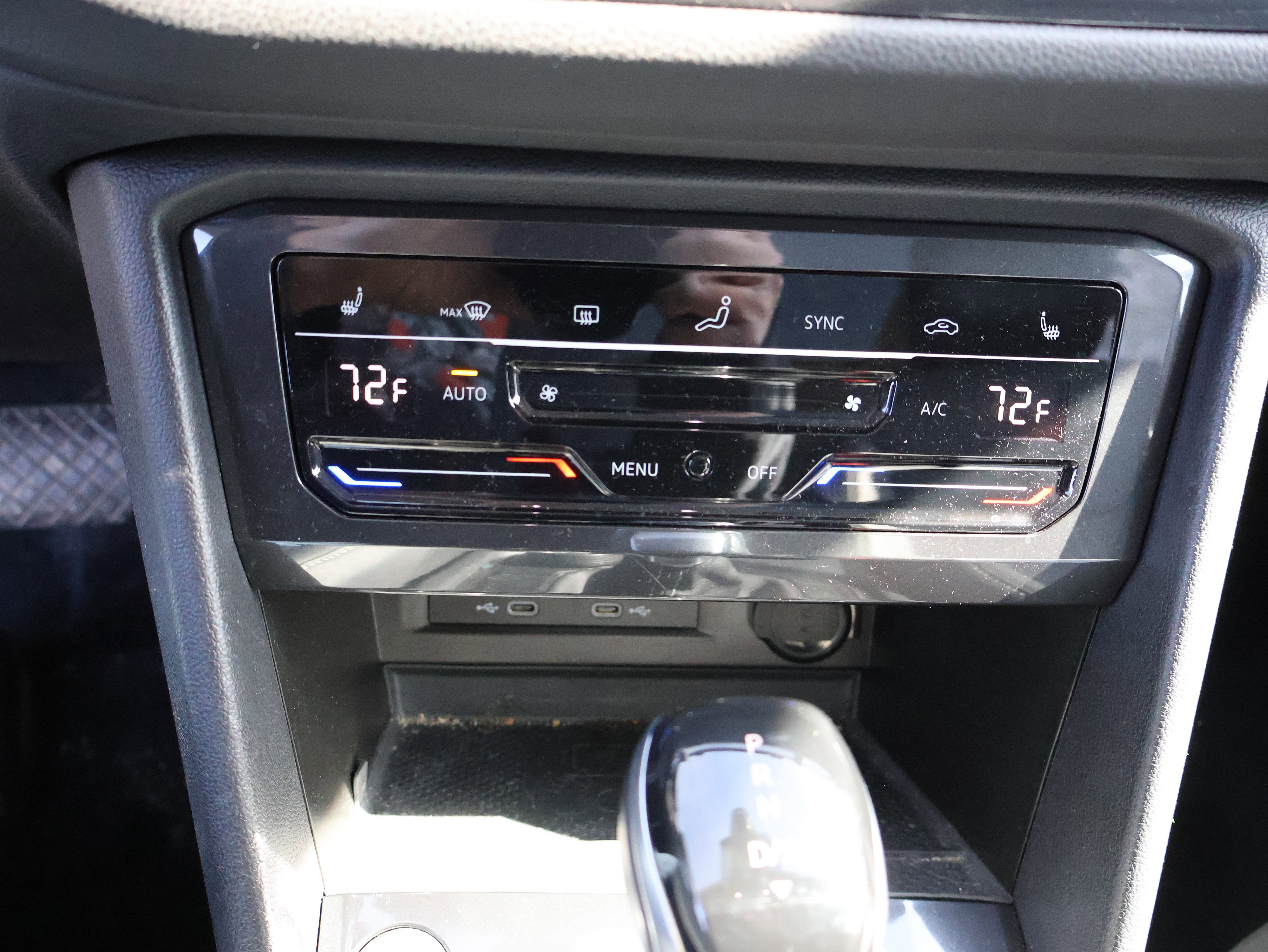 Used 2023 Volkswagen Tiguan SE w/ Panoramic Sunroof Package image 24