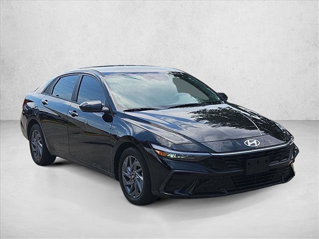 Used 2024 Hyundai Elantra SEL FWD image 3