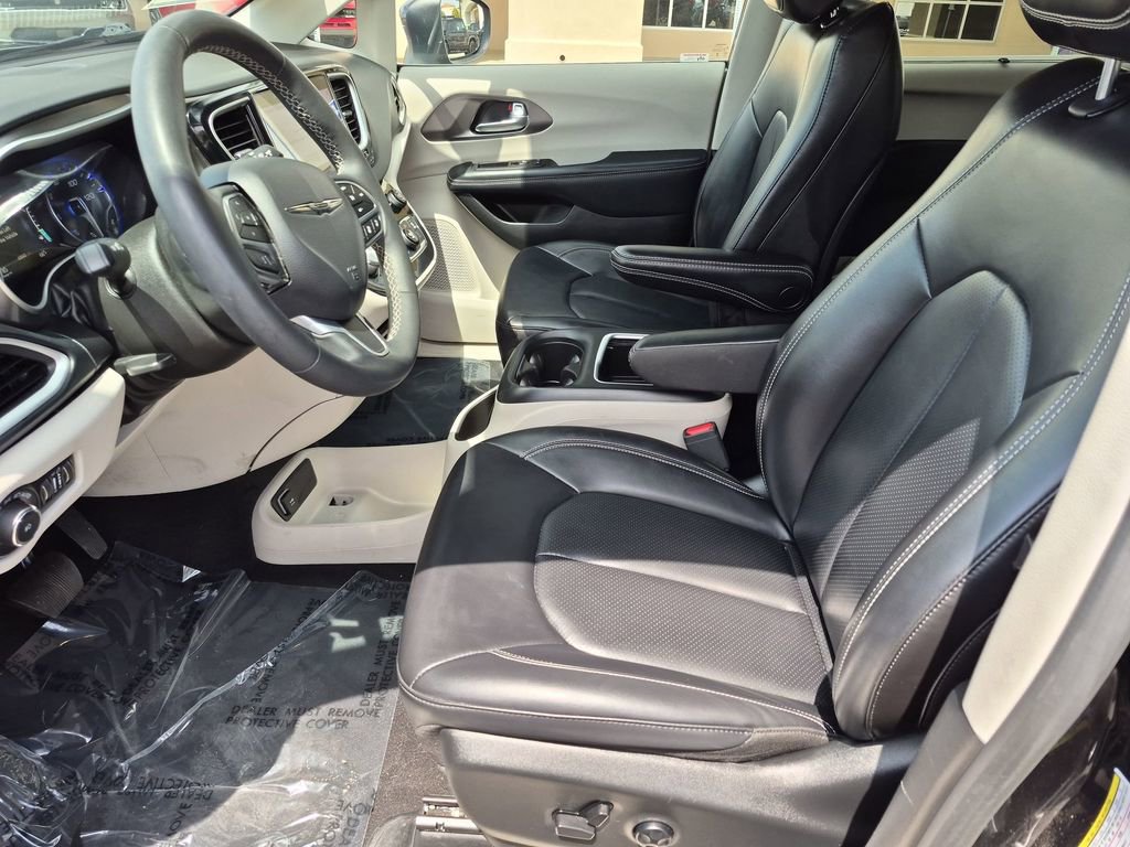 Certified 2023 Chrysler Pacifica Touring-L FWD image 11