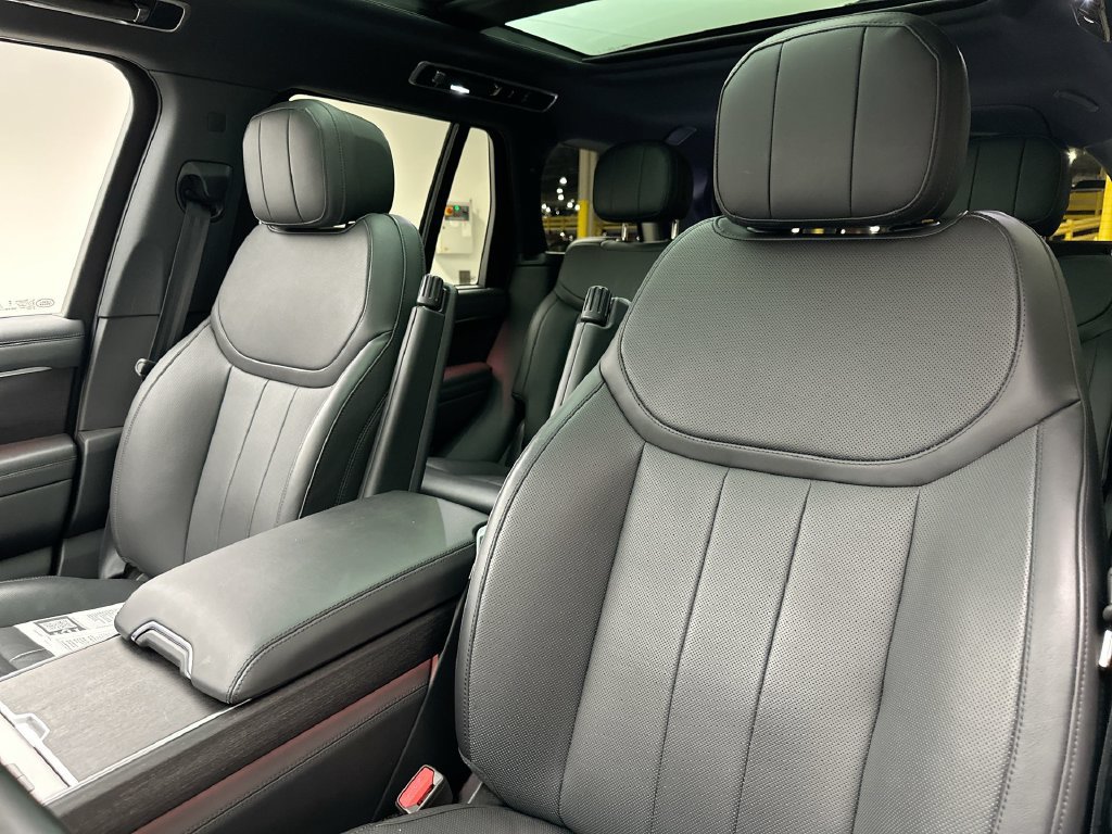 Certified 2025 Land Rover Range Rover SE AWD/4WD image 22