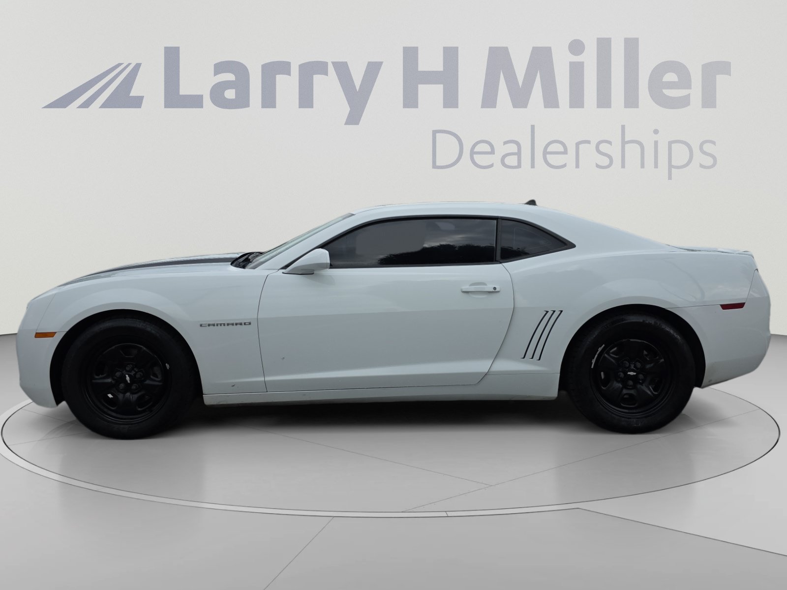 Used 2013 Chevrolet Camaro LS RWD image 2