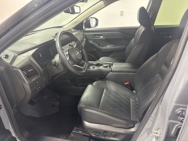 Used 2024 Nissan Rogue Platinum image 12