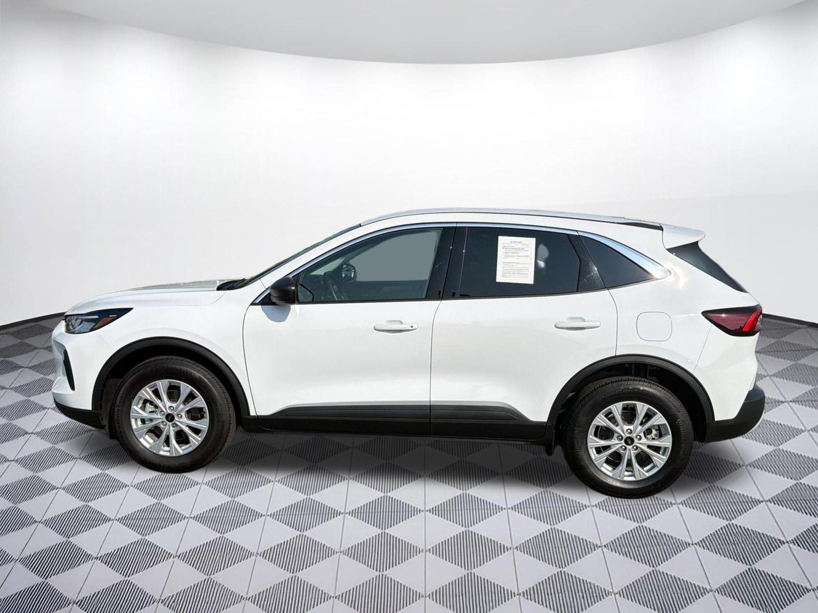 Used 2024 Ford Escape Active AWD/4WD image 2