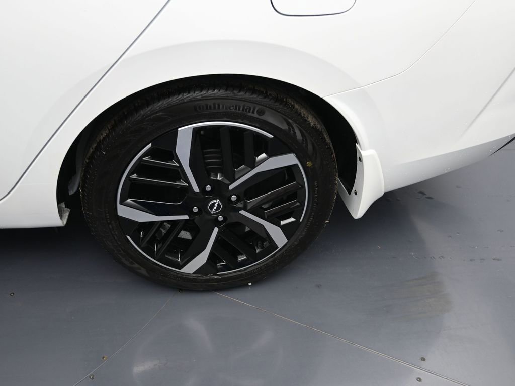 New 2025 Nissan Versa SR w/ Trunk Package FWD image 9
