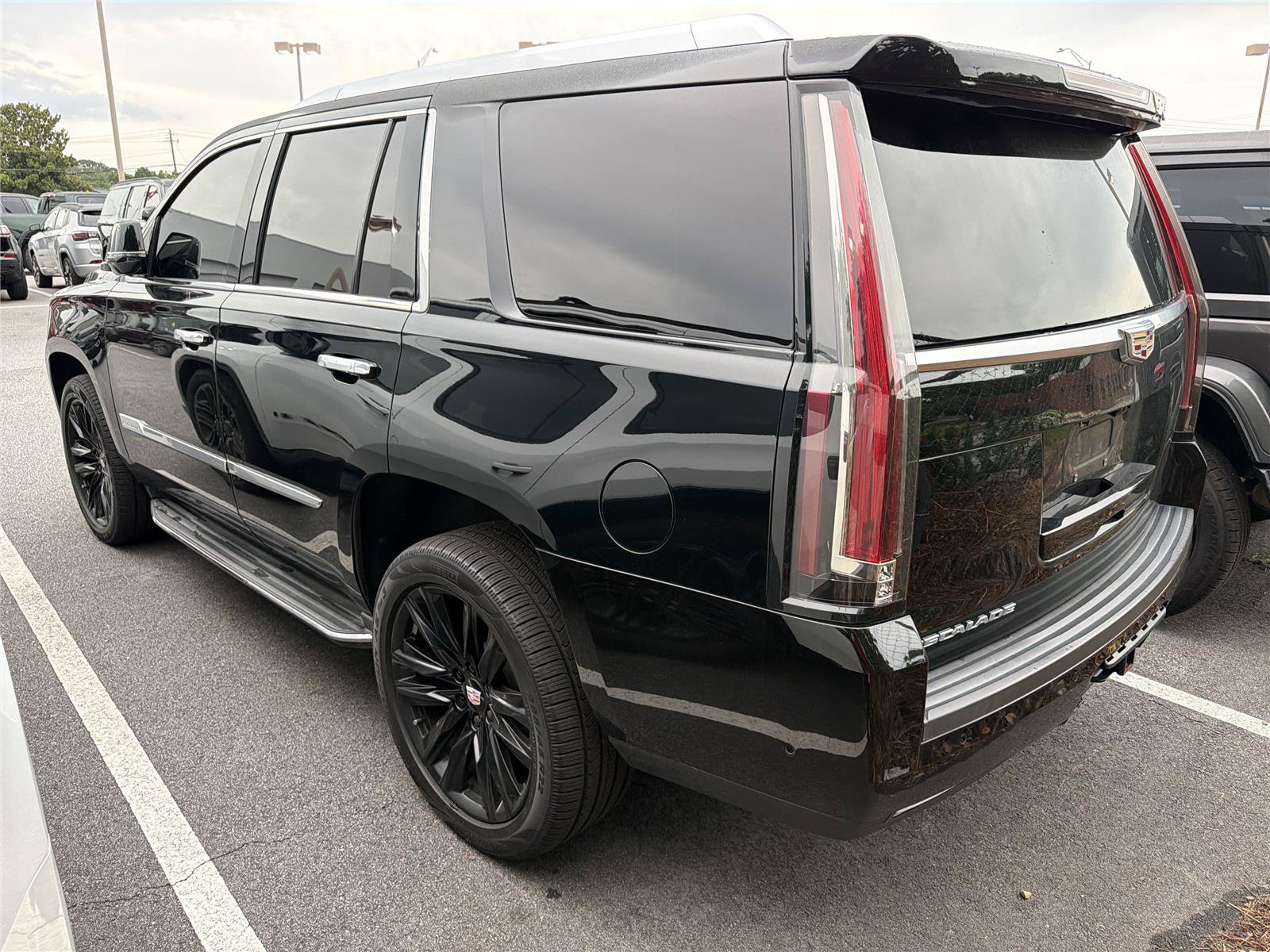 Used 2019 Cadillac Escalade Luxury AWD/4WD image 6