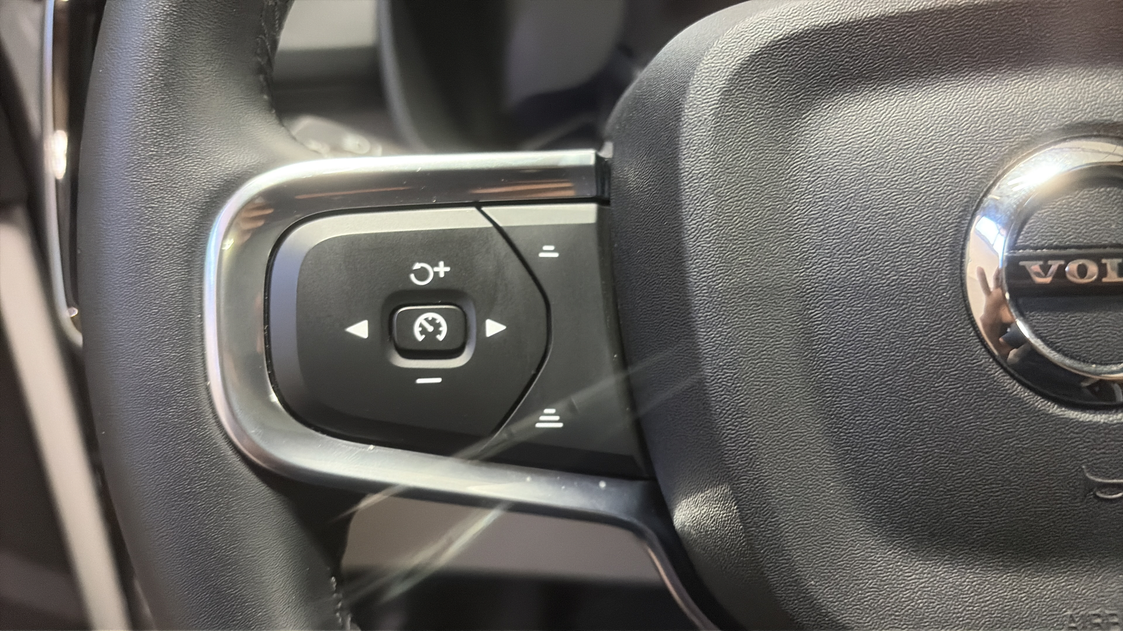 Used 2026 Volvo XC40 B5 Plus w/ Protection Package Premier AWD/4WD image 14