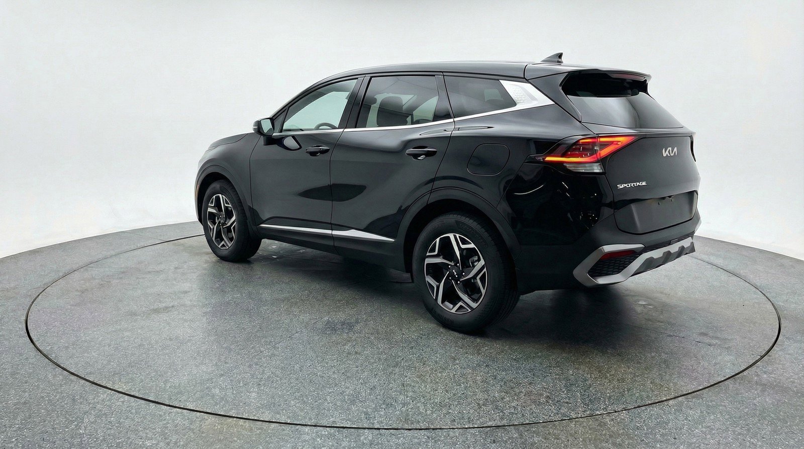Used 2025 Kia Sportage LX image 6