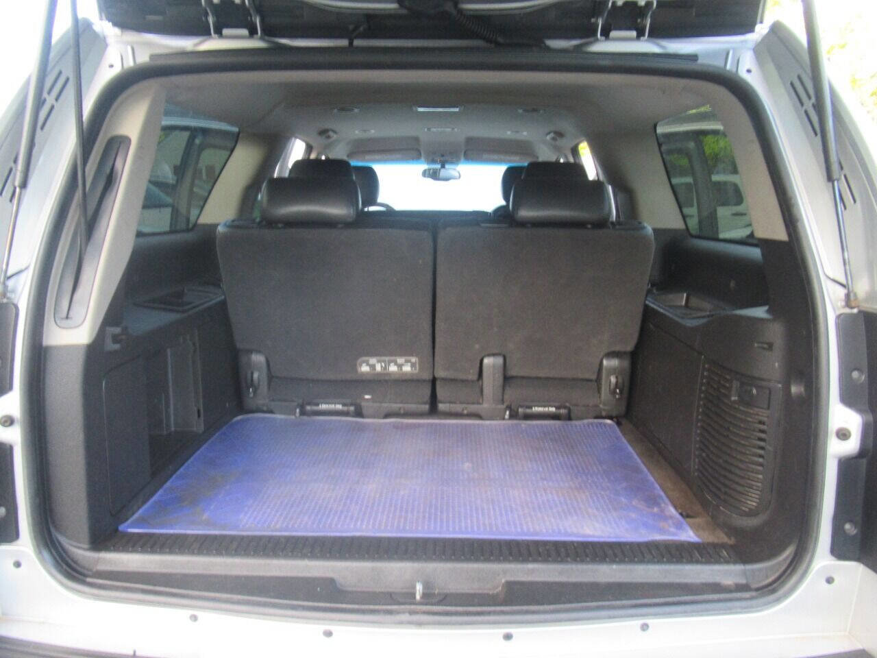 Used 2012 Chevrolet Suburban LT w/ Luxury Package image 10