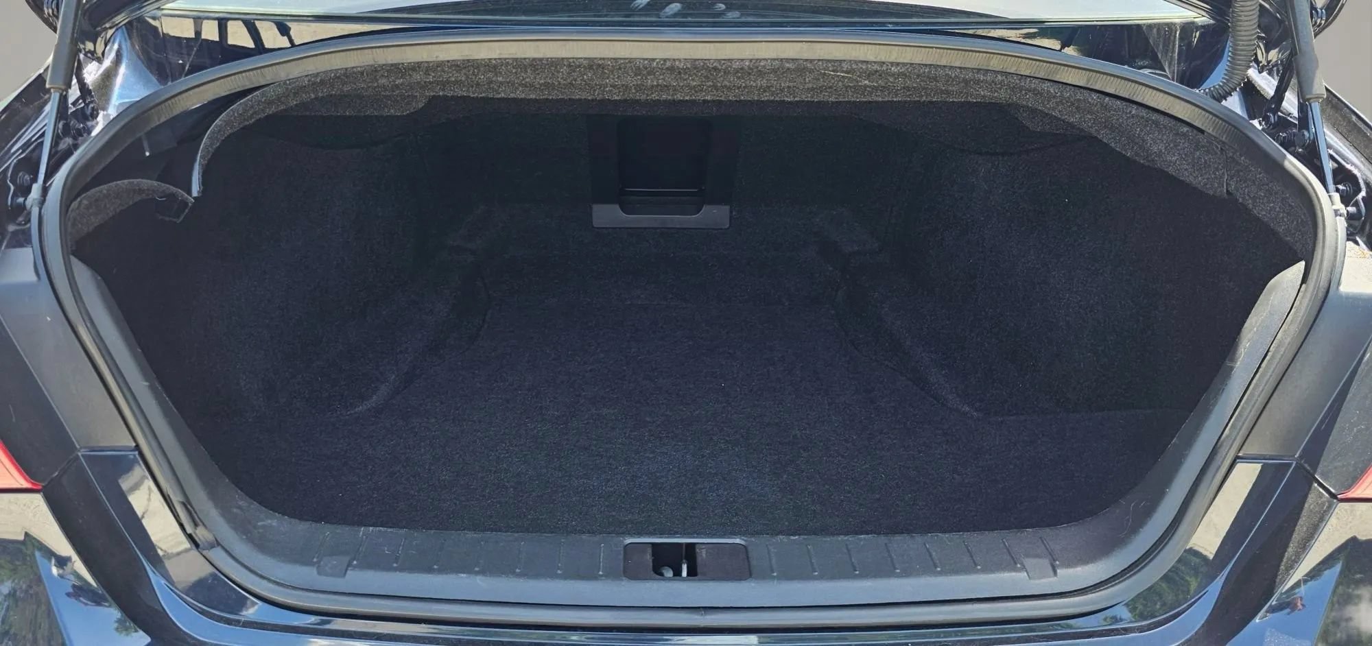 Used 2018 INFINITI Q70 Luxe RWD image 16