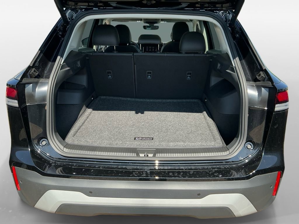 New 2025 Volkswagen Tiguan SE image 16