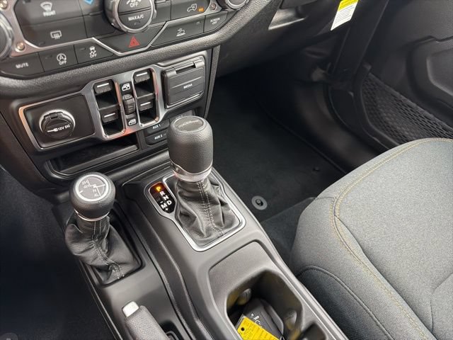 Used 2025 Jeep Gladiator Sport AWD/4WD image 19