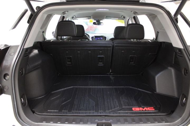 Certified 2022 GMC Terrain SLE w/ Driver Convenience Package image 12