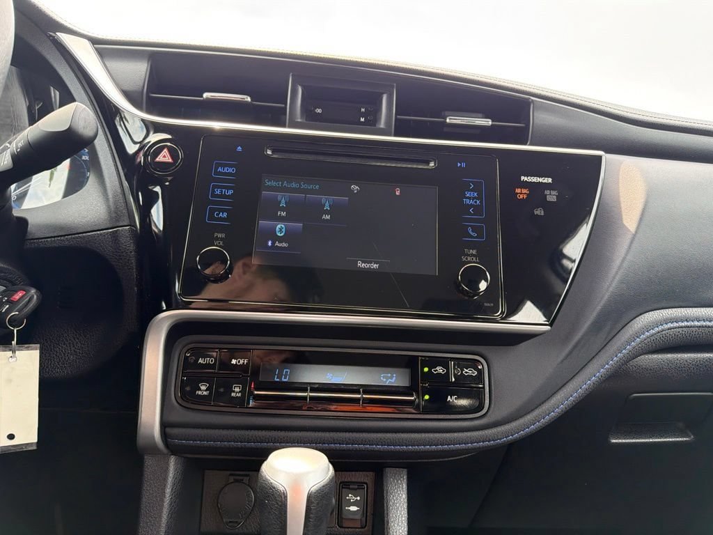 Used 2017 Toyota Corolla SE w/ Carpet Mat Package (TMS) FWD image 25