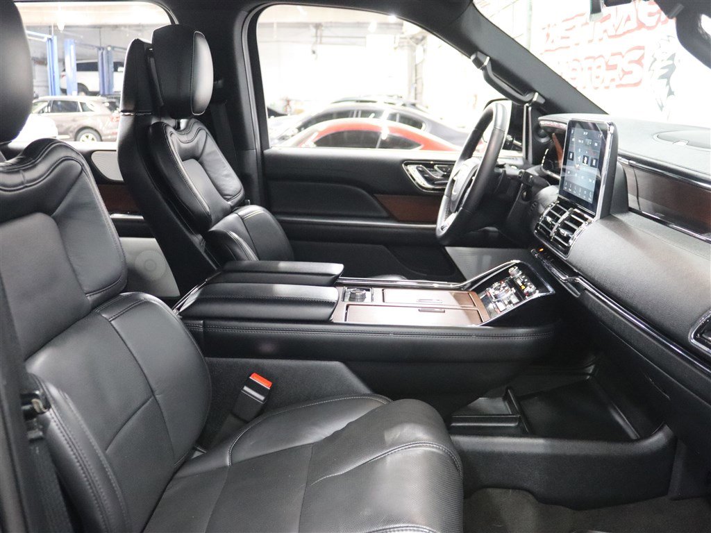 Used 2020 Lincoln Navigator Reserve w/ Luxury Package image 16