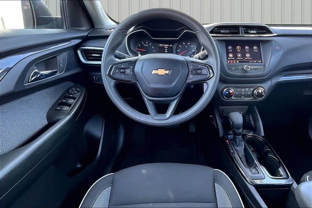 Used 2023 Chevrolet TrailBlazer LS image 2