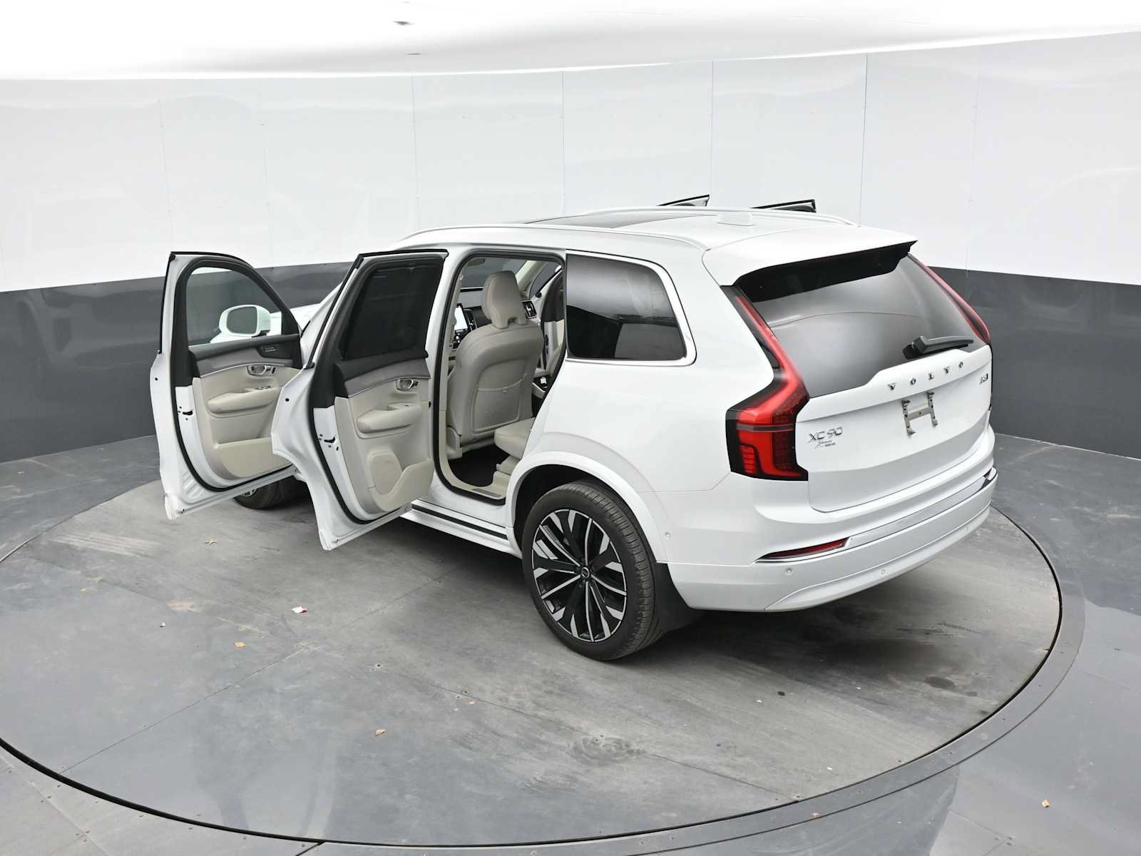 Used 2026 Volvo XC90 B6 Ultra w/ Protection Package AWD/4WD image 50