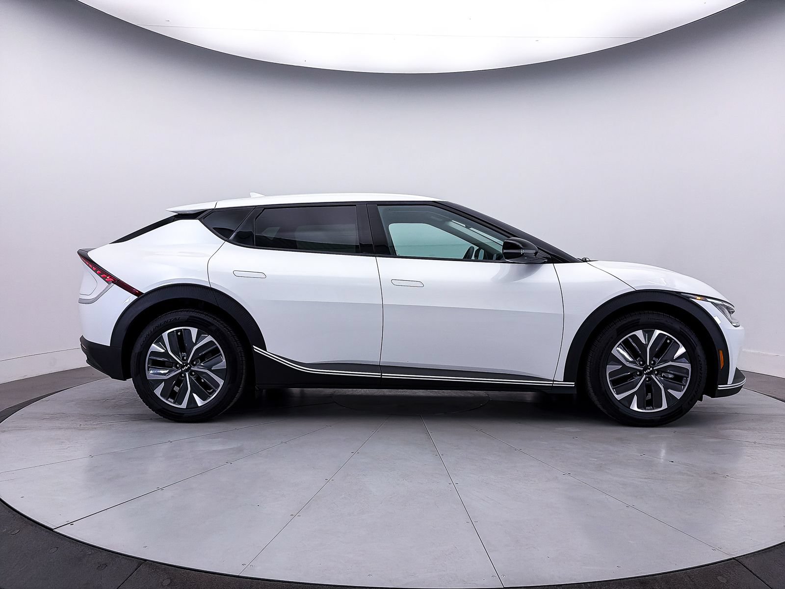 Used 2022 Kia EV6 Light RWD image 40