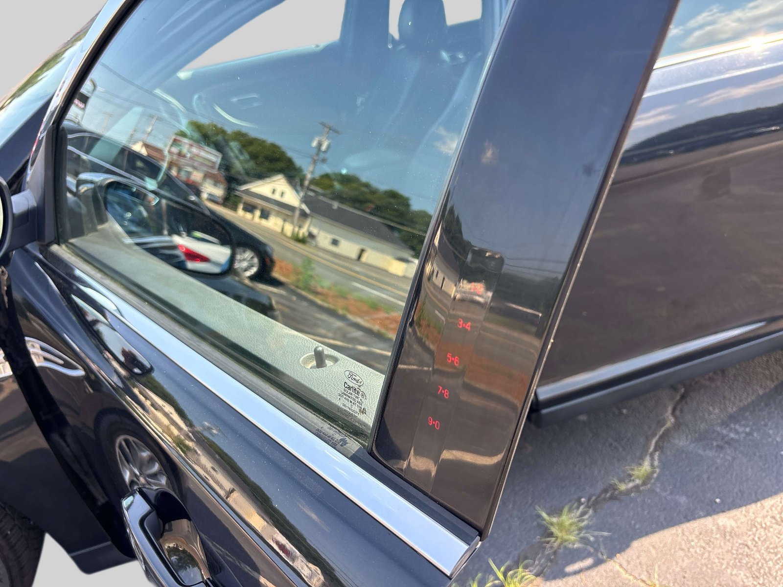 Used 2014 Ford Taurus Limited FWD image 9