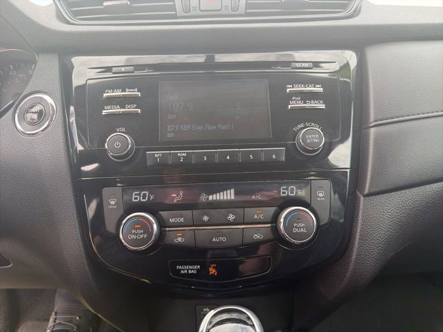 Used 2017 Nissan Rogue SV image 16