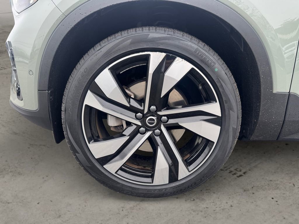 Used 2023 Volvo XC40 B5 Plus w/ Protection Package Premier image 9