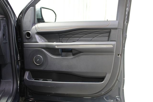 Used 2023 Ford Expedition Platinum RWD image 26
