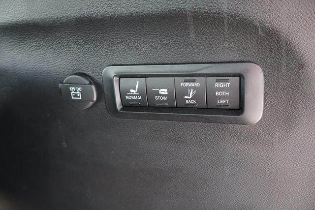 Used 2019 Chrysler Pacifica Limited FWD image 27
