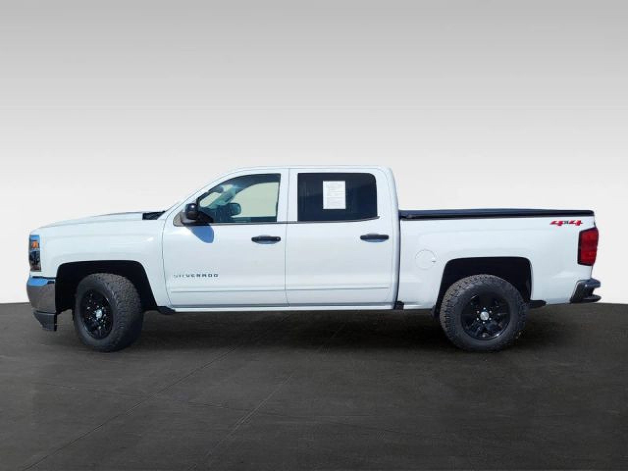 Used 2018 Chevrolet Silverado 1500 LT w/ Trailering Package image 3