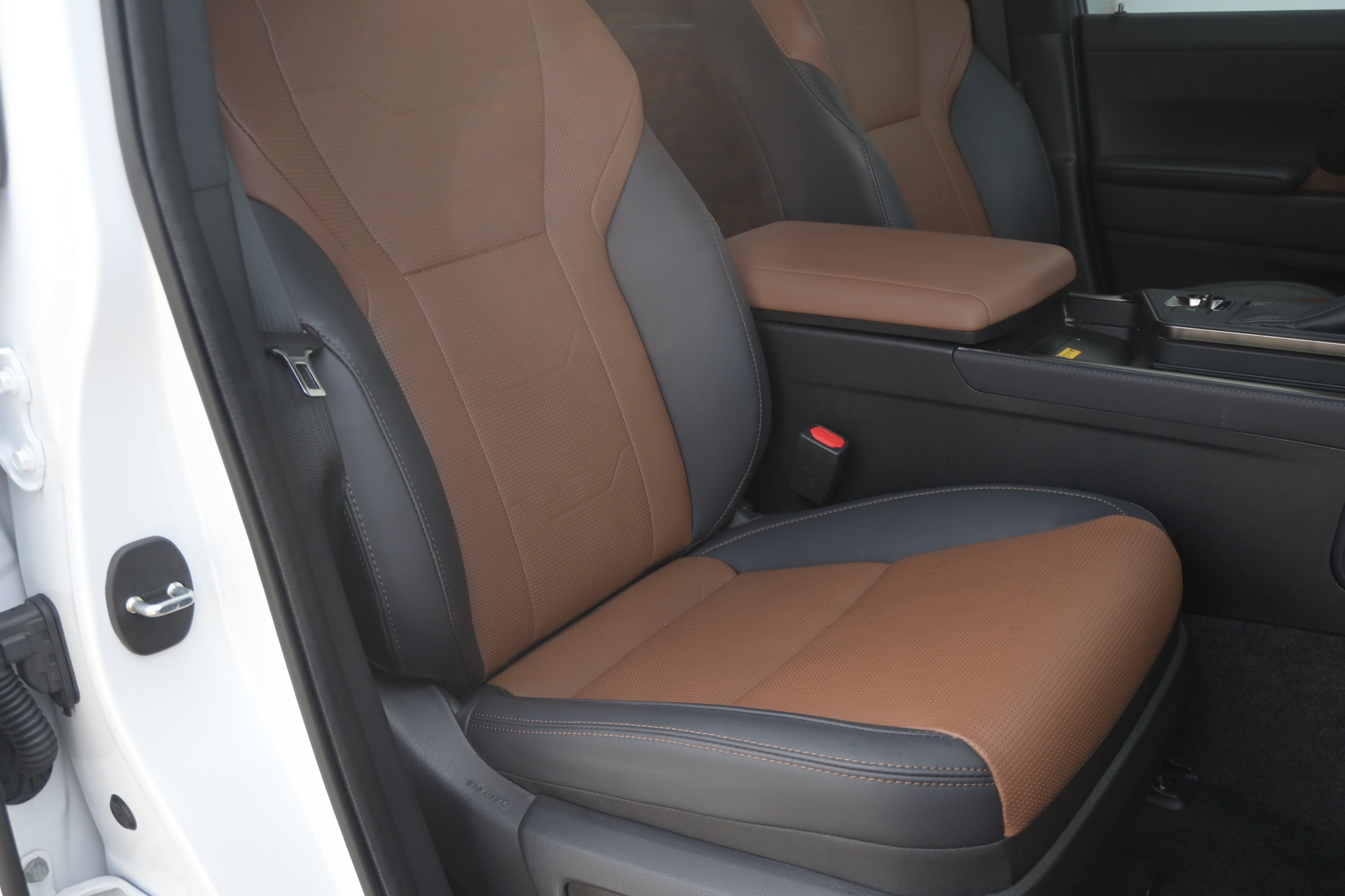 Used 2024 Lexus GX 550 w/ Cold Area Package AWD/4WD image 34
