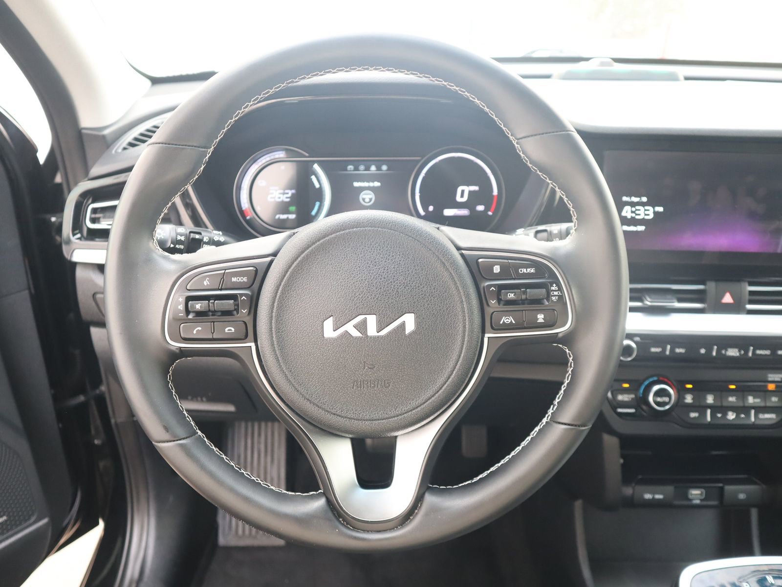 Used 2022 Kia Niro EX image 34