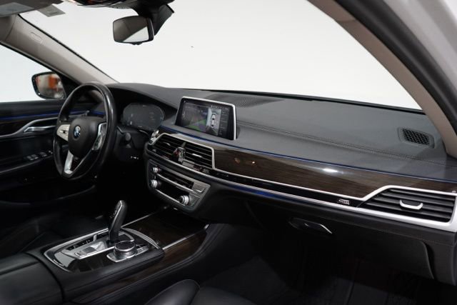 Used 2020 BMW 745e xDrive image 17