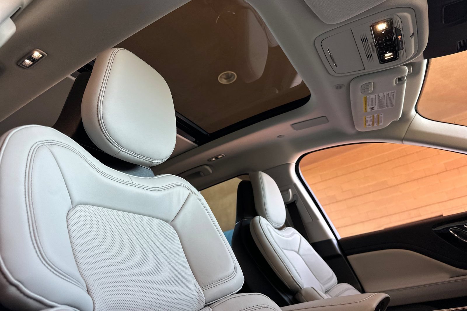 New 2026 Lincoln Aviator Reserve w/ Luxury Package RWD image 17