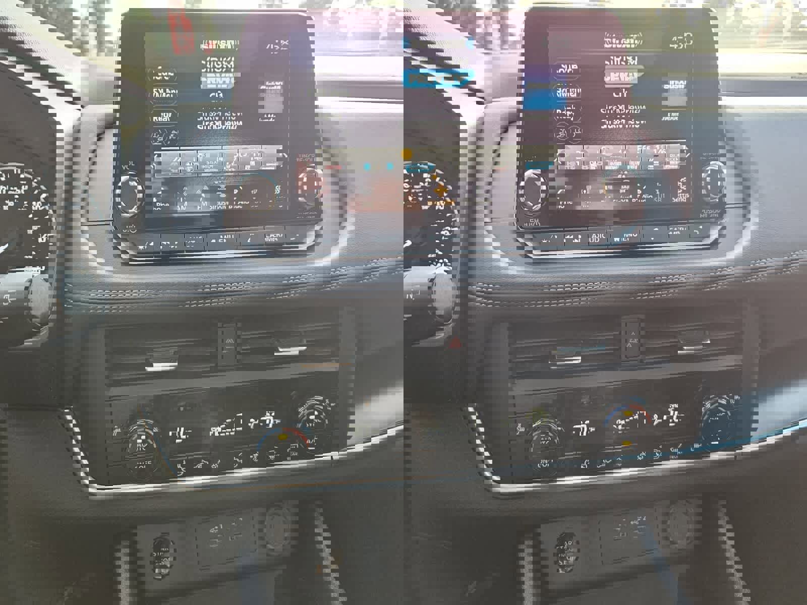 Used 2024 Nissan Rogue SV w/ SV Premium Package image 8