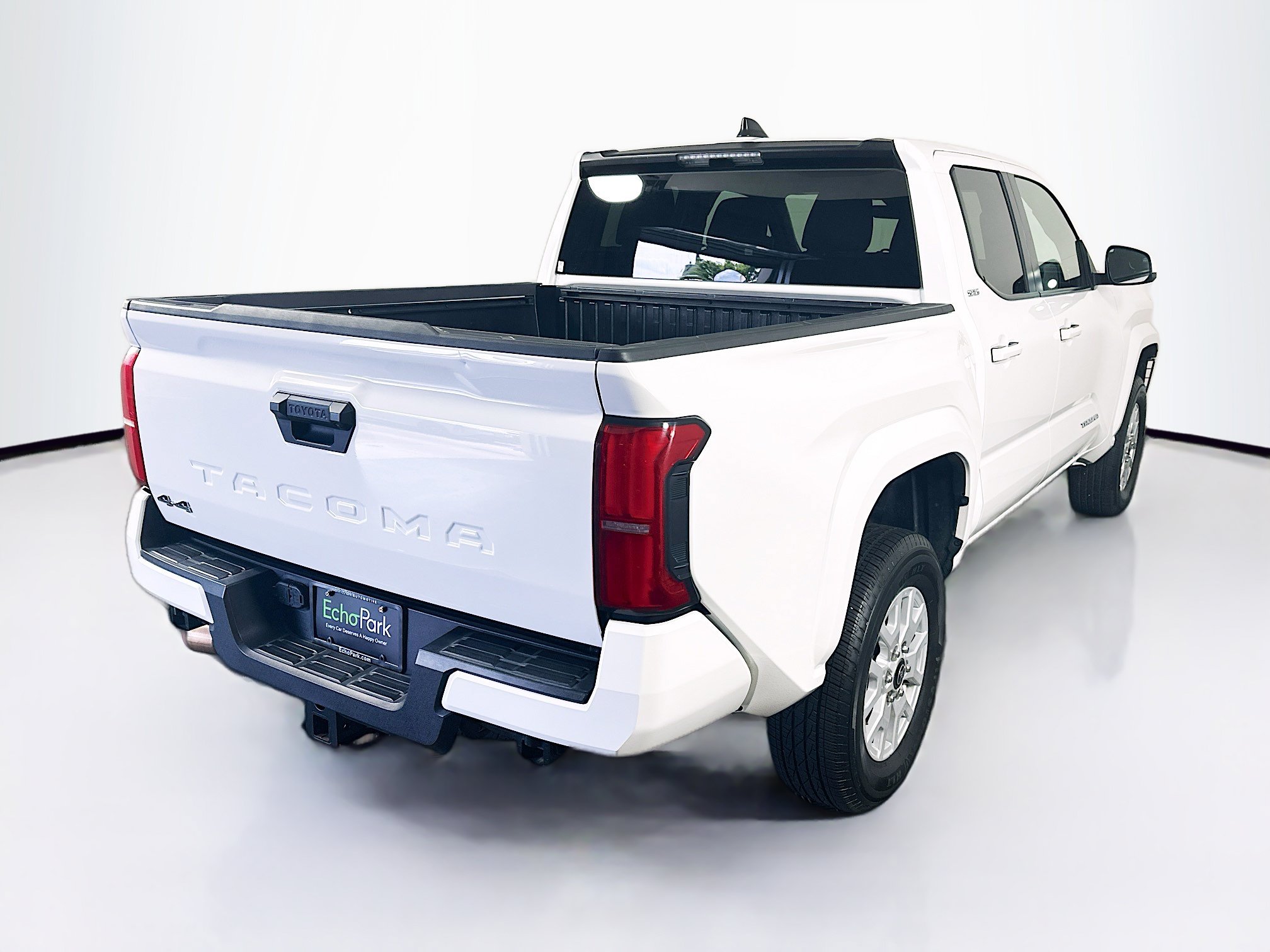 Used 2025 Toyota Tacoma SR5 AWD/4WD image 9