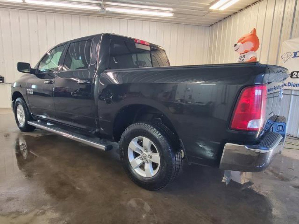 Used 2017 RAM 1500 Classic SLT w/ Luxury Group image 4
