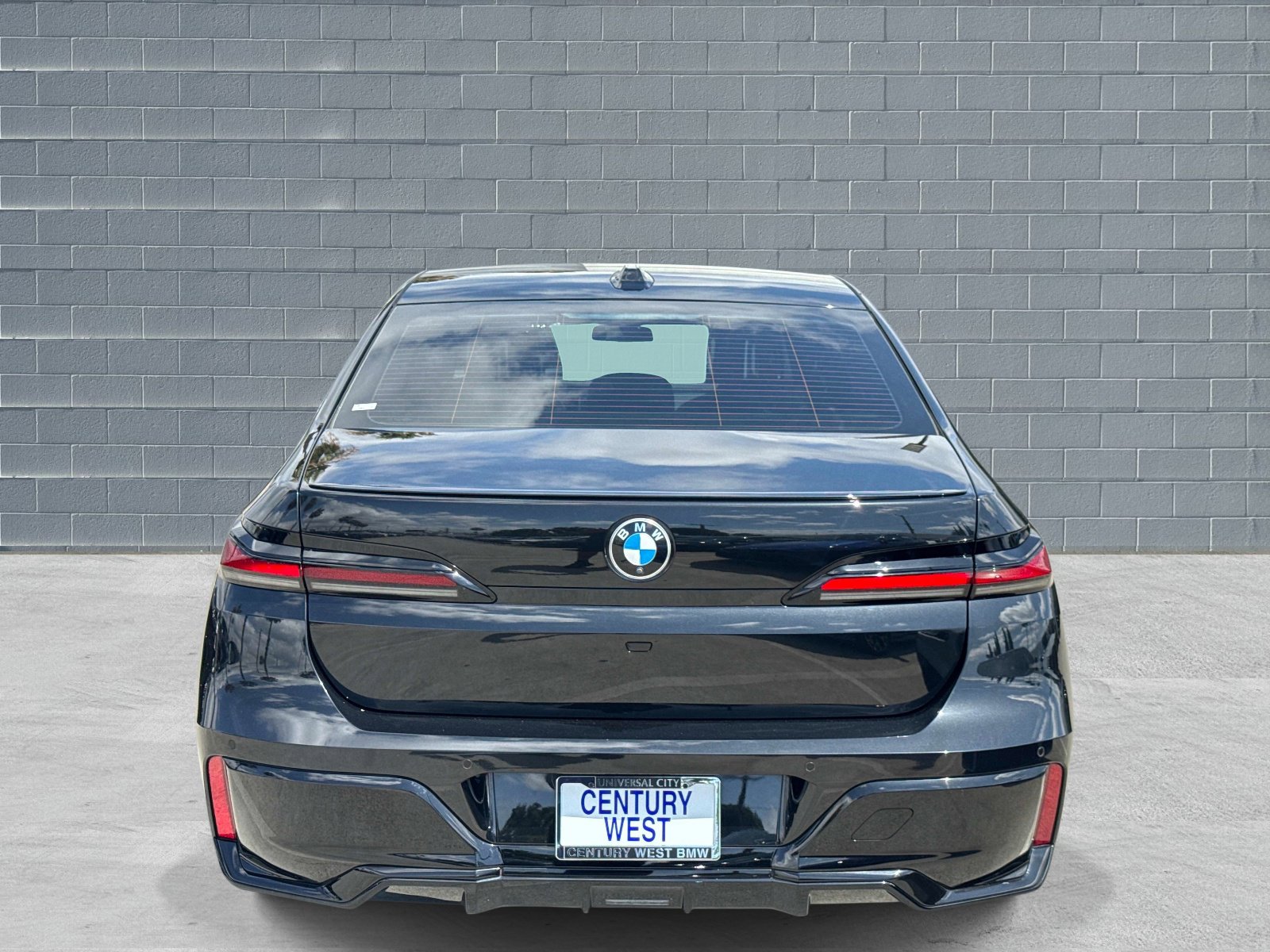 Certified 2024 BMW 740i w/ Premium Package RWD image 4