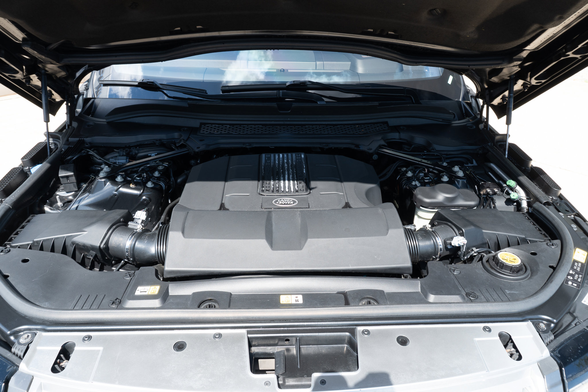 Used 2016 Land Rover Range Rover Supercharged image 38
