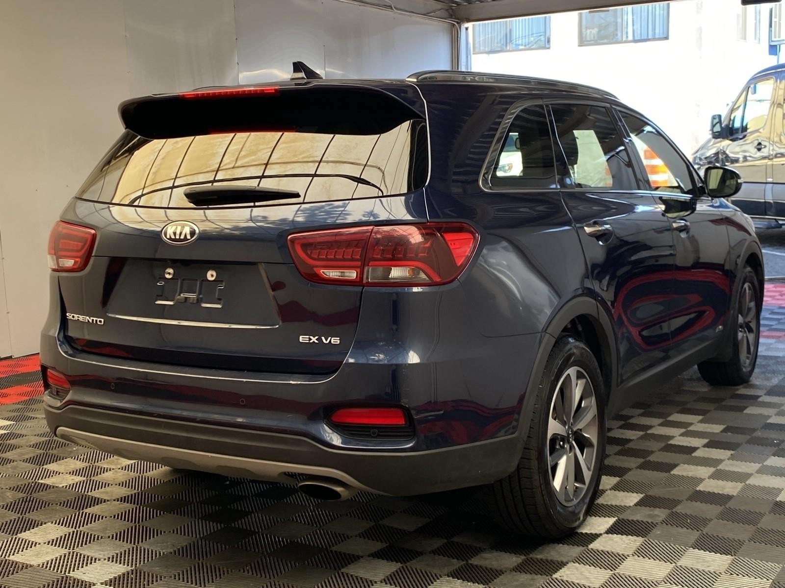 Used 2019 Kia Sorento EX w/ EX Touring Package AWD/4WD image 6