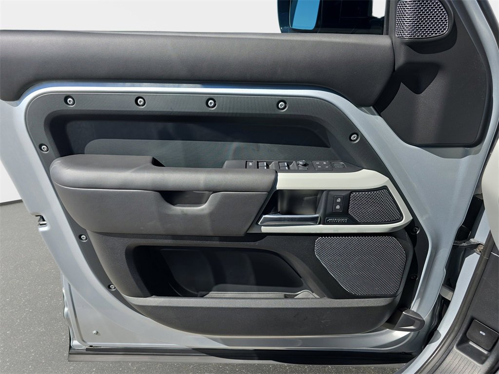 Certified 2021 Land Rover Defender 110 X-Dynamic HSE image 28