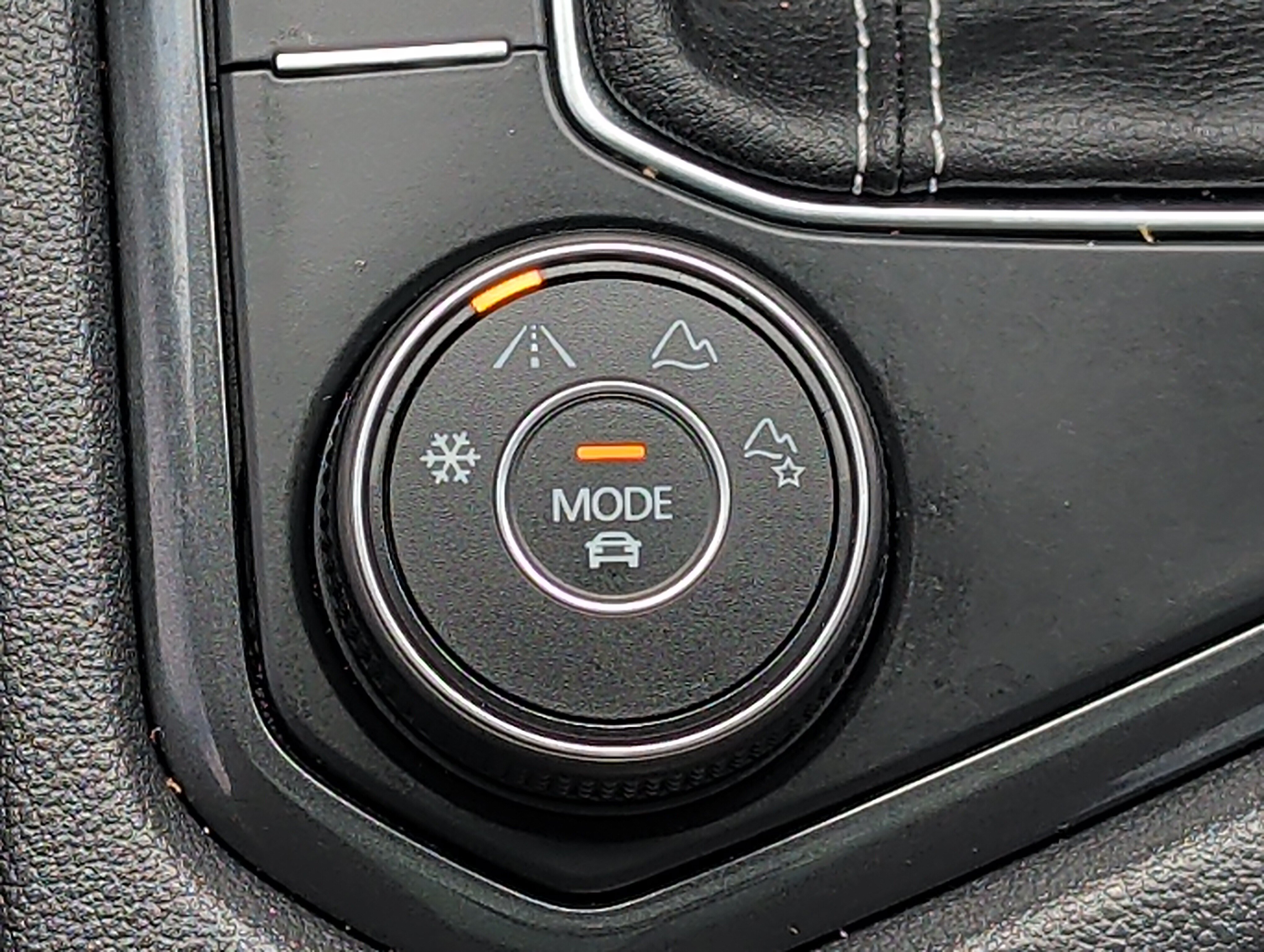 Used 2022 Volkswagen Tiguan SE w/ Panoramic Sunroof Package AWD/4WD image 31