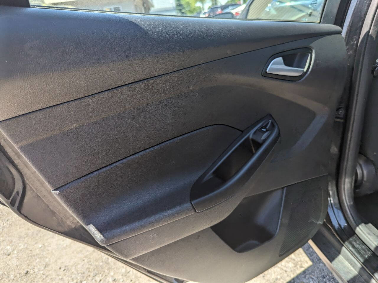 Used 2015 Ford Focus SE w/ SE Cold Weather Package image 12