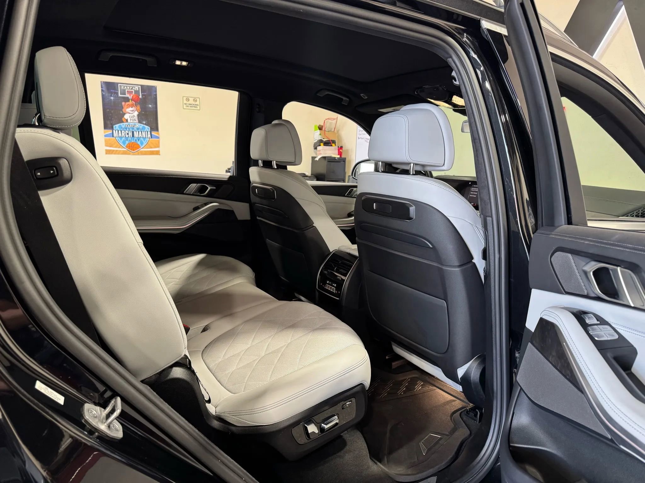 Used 2023 BMW X7 xDrive40i w/ Premium Package image 18