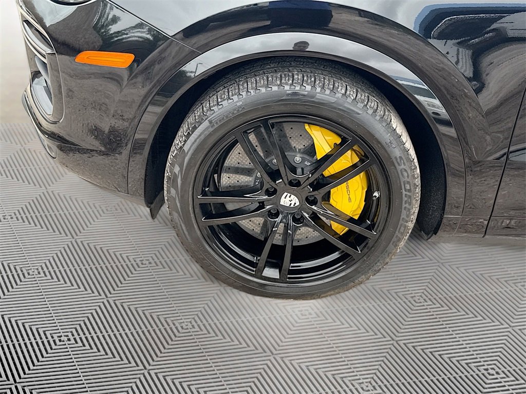 Used 2019 Porsche Cayenne Turbo w/ Premium Plus Package image 36