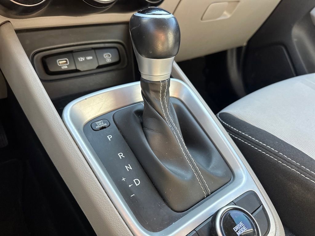 Used 2023 Hyundai Venue SEL image 17