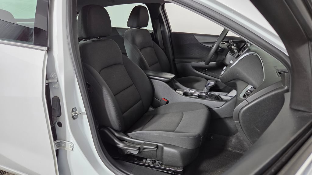Used 2023 Chevrolet Malibu LT FWD image 32