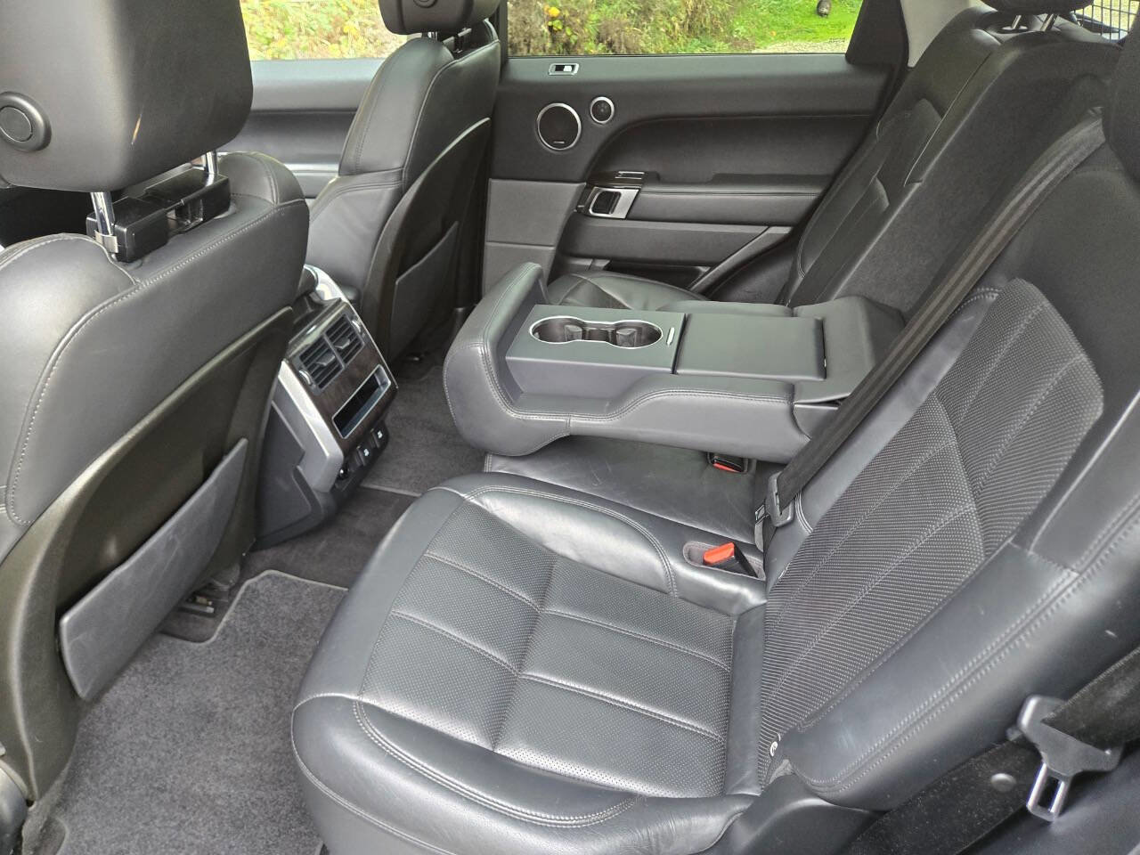 Used 2018 Land Rover Range Rover Sport HSE image 16