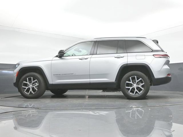 Used 2023 Jeep Grand Cherokee Limited image 34