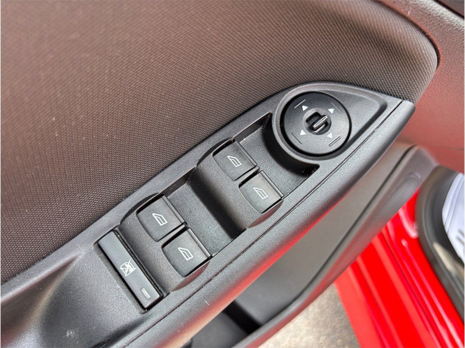 Used 2016 Ford Focus SE w/ SE Sport Package FWD image 15