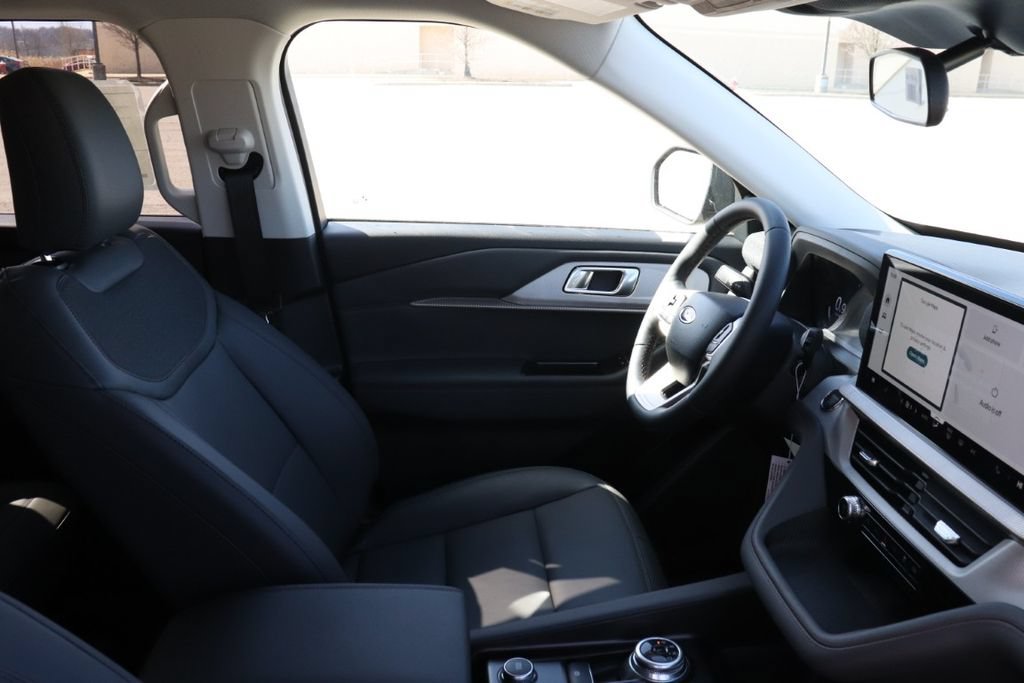 New 2026 Ford Explorer Active w/ Active Comfort Package AWD/4WD image 11